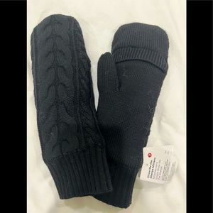 Lululemon Show Me the Sherpa Mittens